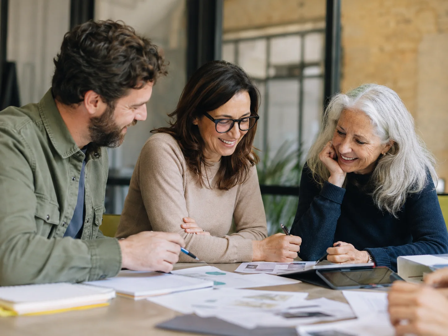 Equip intergeneracional col·laborant en el desenvolupament d’un projecte